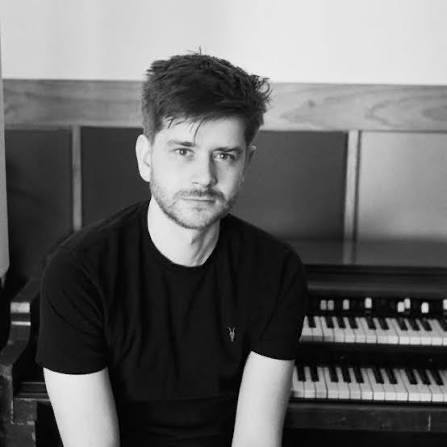 charts_rose's tweet photo. 5x Grammy-winning recording and mixing engineer Oli Jacobs has followed ROSÉ on Instagram.

— He has worked on Sabrina Carpenter’s “Man’s Best Friend”, Taylor Swift’s “The Tortured Poets Department”, Kendrick Lamar’s “GNX” and Harry Styles’ “Fine Line”. https://t.co/EP5o5IE6YI