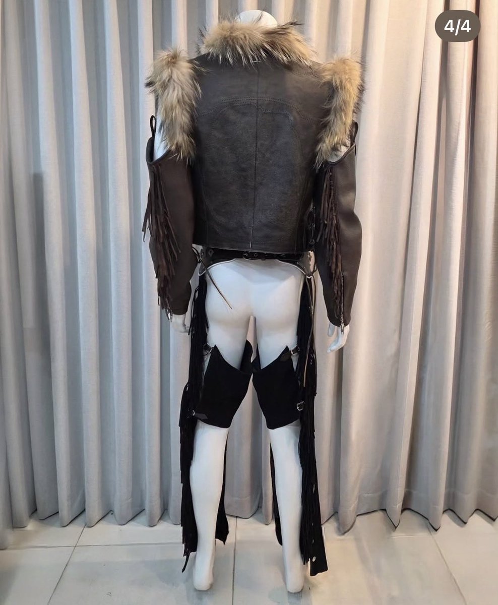 winter000302's tweet photo. 蓮くんのEIENの衣装のパンツがすごいことになってるけどこんなだったっけ？どういう事？💦
#川尻蓮 #JO1
https://t.co/CRxRKBpppj https://t.co/f4gcabIi1c