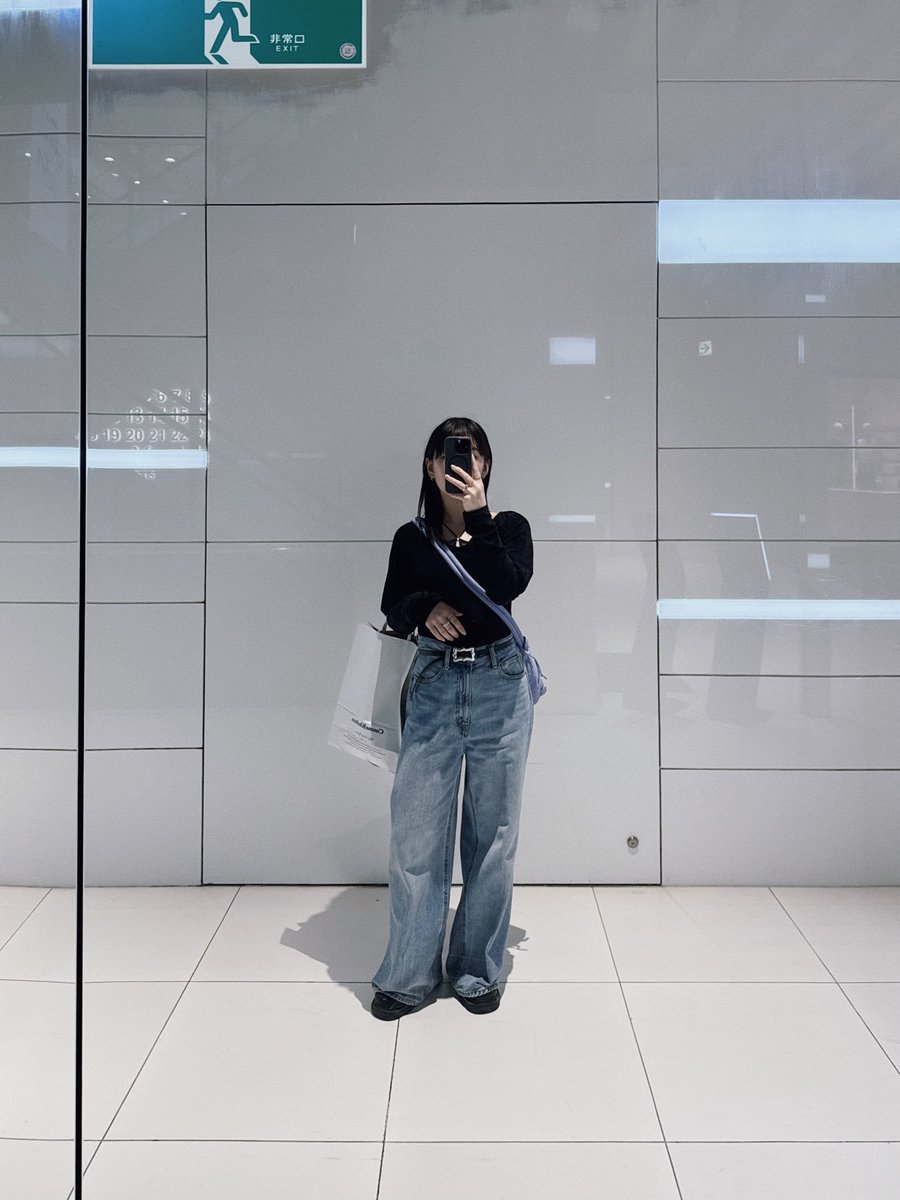 nmsnac's tweet photo. 今日のコーデ🎶 curvy velour bodysuitがぴったりの季節すぎてありがたい、かわいい https://t.co/kM4l7ZLGjN