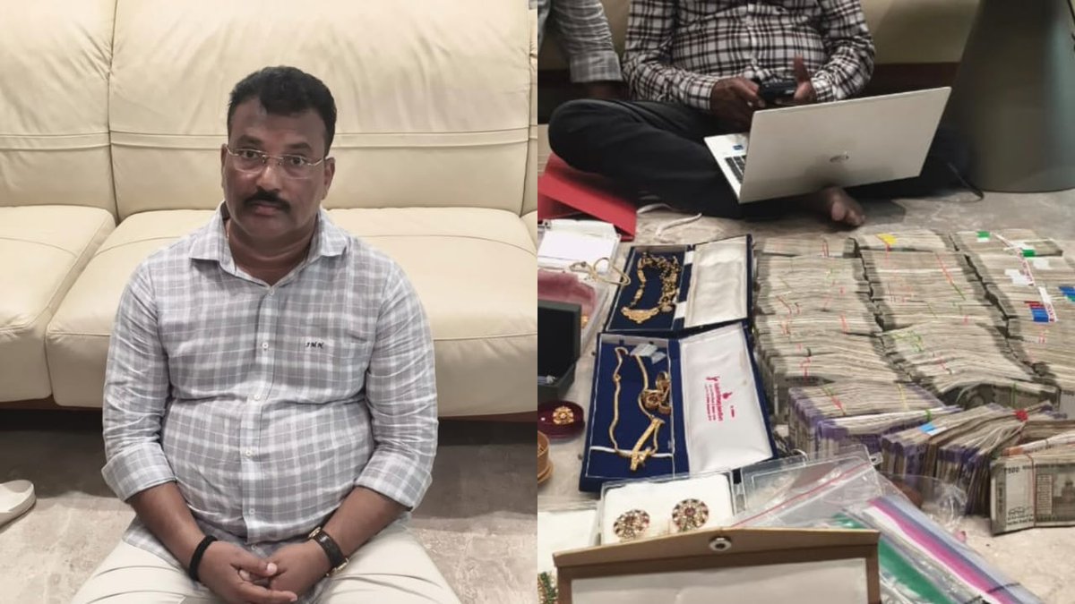 NewsMeter_In's tweet photo. #Hyderabad:

7 #flats. A #luxuryvilla. ₹55 lakh cash. 2.5 kg #gold. 19 acres of land.

This is the wealth @TelanganaACB says it unearthed during raids on Roads & Buildings Engineer-in-Chief Mohan Naik Jarupla.

Official assets: ₹17.94 crore.
Actual market value? Possibly much more.

 #Hyderabad #Telangana