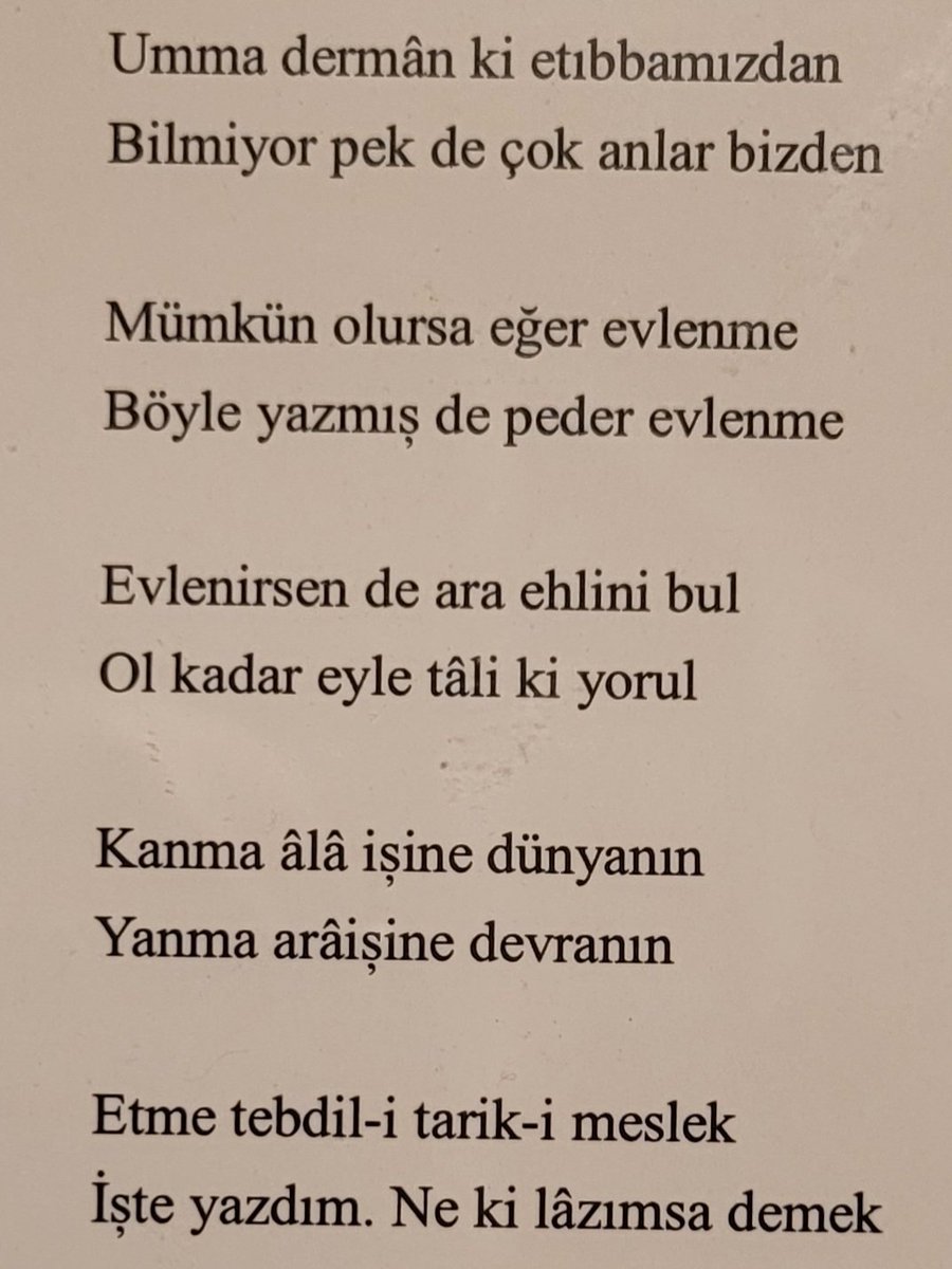 misafirimm's tweet photo. Feyhaman Duran'a pederi Hayri Bey uzun bir nasihat manzumesi bırakmış.Evlilikle ilgili de iki nasihati var. Duran,ikincisini seçmiş görünüyor.Güzin Hanım'ı tanıyınca hakikaten ehline denk gelmiş dedim:)Bu arada vakti olanlar F. Duran Kültür ve Sanat Evi'ni mutlaka ziyaret etmeli. https://t.co/s46rf3FQsp