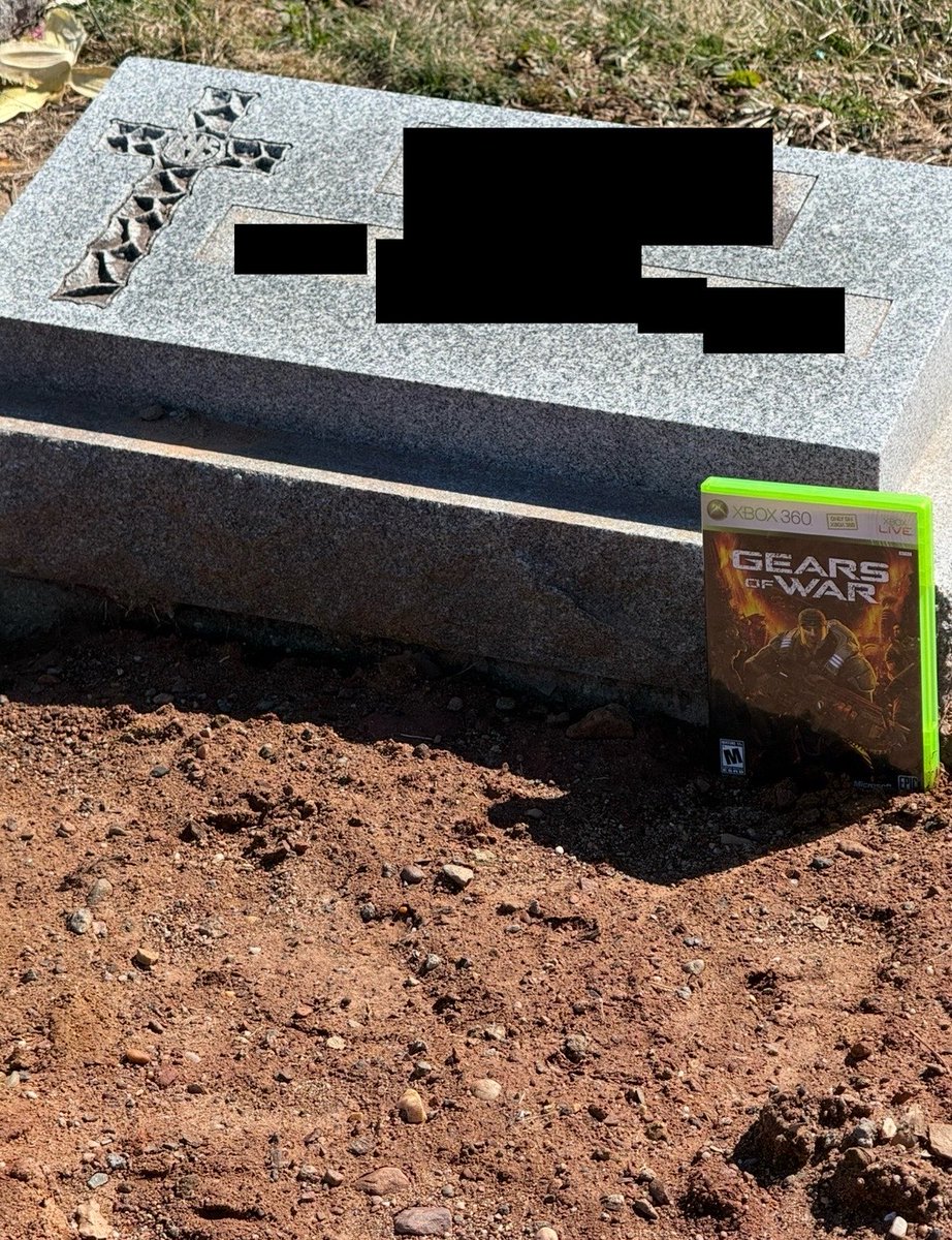 MAZARADii's tweet photo. In Dec. One of my longest &amp; best friends passed away. Lived 5 mins away from each other most of our lives in NY. Both moved to Florida &amp; lived 5 minutes away from each other there too. Knew each other for 25+ years but gears (1) made us best friends. Left this after he was buried https://t.co/oHxdfmcE04