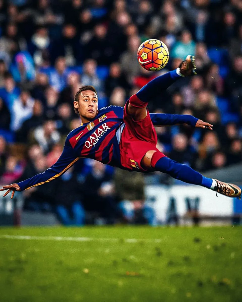 AvaEx_Em's tweet photo. We don't have players like that anymore… Neymar Jr. was the perfect definition of street football. ⚽🇧🇷 The kind of football born from improvisation, audacity, and the joy of playing for love. He didn't just play, he played with the ball. Every dribble seemed impossible. Every movement confused the defender. When it seemed…