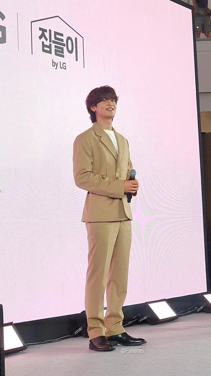Fasara5's tweet photo. เย้ๆๆๆๆๆ ดีใจที่ประเทศไทยมีพี่มินโฮแล้วนะคะ🥺😭✨️ ขอบคุณ LG ที่พาพี่มินโฮมานะคะ 

โอมเพี้ยง🪄✨️ ไม่ว่าจะคอน มีต หรืออะไรก็ได้ ขอให้ประเทศไทยได้มีชายนี่ทุกคนอีกนะคะ🙏🏻💎 

#LGxMINHO 
#민호 #샤이니 #MINHO #SHINee
#LGTH #LifesGood #집들이byLG 
#MadeBetterByKTech https://t.co/PEGRdk36y5