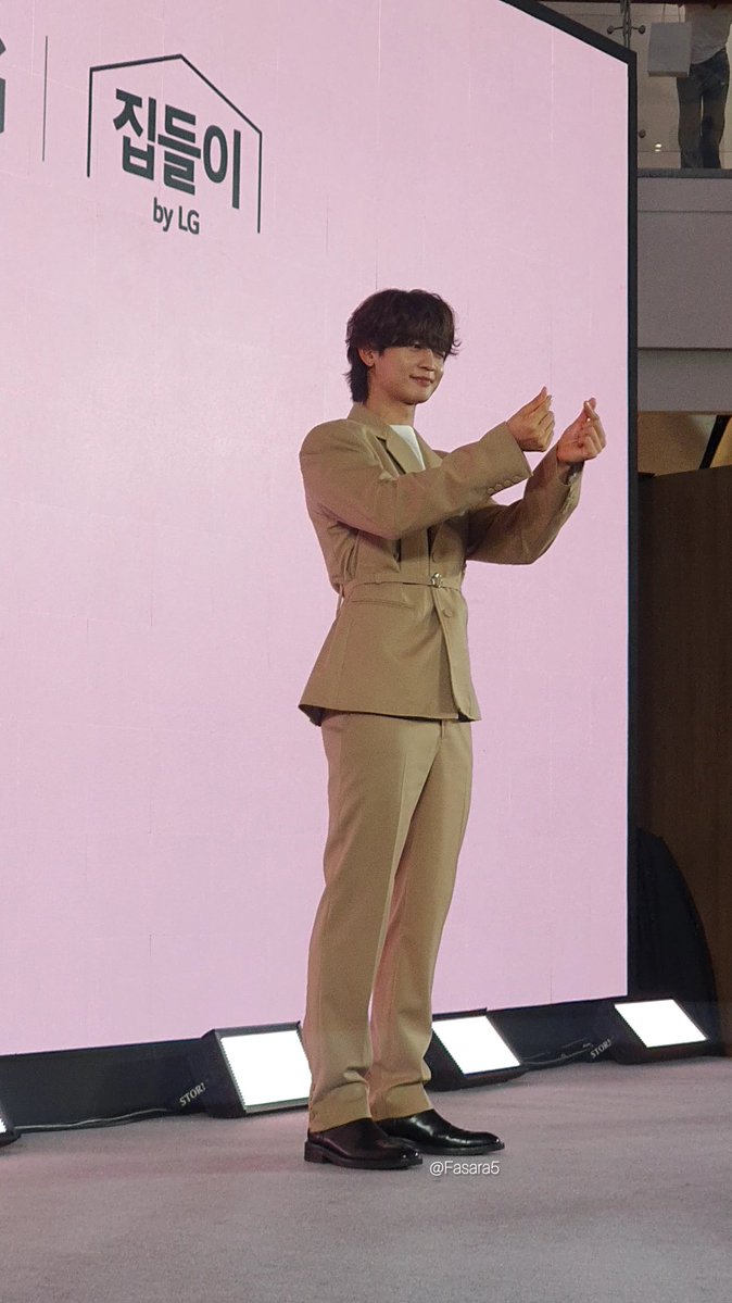 Fasara5's tweet photo. เย้ๆๆๆๆๆ ดีใจที่ประเทศไทยมีพี่มินโฮแล้วนะคะ🥺😭✨️ ขอบคุณ LG ที่พาพี่มินโฮมานะคะ 

โอมเพี้ยง🪄✨️ ไม่ว่าจะคอน มีต หรืออะไรก็ได้ ขอให้ประเทศไทยได้มีชายนี่ทุกคนอีกนะคะ🙏🏻💎 

#LGxMINHO 
#민호 #샤이니 #MINHO #SHINee
#LGTH #LifesGood #집들이byLG 
#MadeBetterByKTech https://t.co/PEGRdk36y5