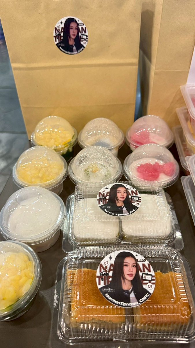 Namtan520_CNFC's tweet photo. Thanks for your hard work during rehearsals.

We have prepared this meal for you. We hope you can take a moment amidst your busy schedule to eat well, drink well, and replenish your energy.

Please carry everyone's good wishes and give your all in the upcoming BBFF performance, showing the best of yourself.

Whether on stage or off stage, we will always cheer for you.

#NamtanTipnaree
#โมจิของนต  #น้ำตาลทิพนารี
