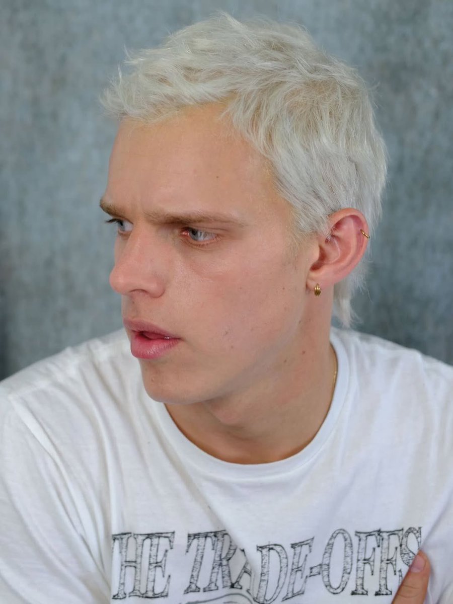 mcugirl's tweet photo. “Hot Wig” 😏

Finn Bennett said Aerion’s wig went through 8 or 9 tests, the creative team debated whether Aerion should have the traditional long flowing Targaryen hair or something more modern but the final style made him look “like a bit of an asshole and I loved it.” https://t.co/G8TBrwgXJf