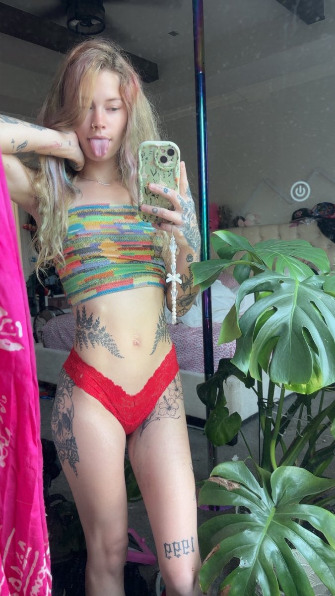 marieslide's tweet photo. Vote for me for playboy contest 🤪 link in comments https://t.co/o8oP4YMrrt