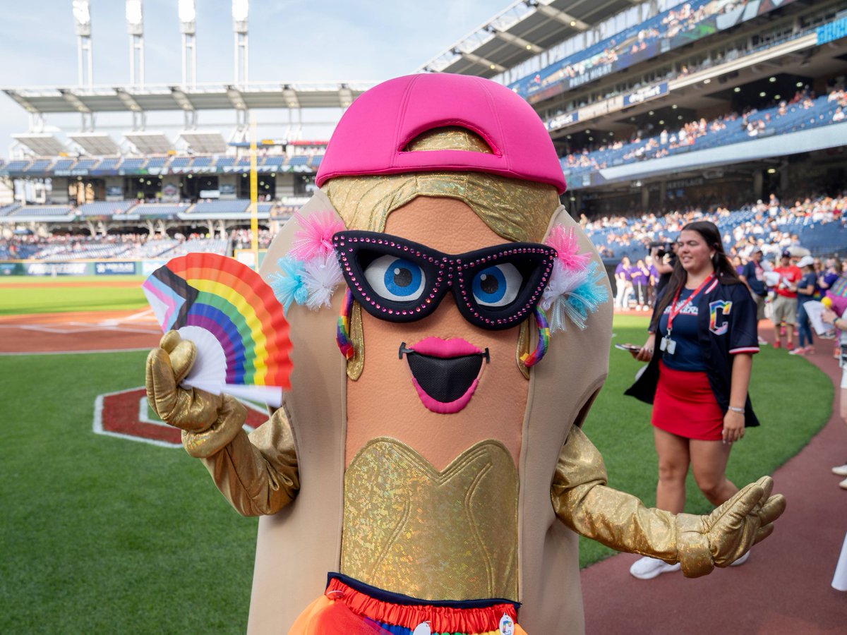 CleveFoundation's tweet photo. Last night was a wonderful night at the ballpark celebrating the LGBTQ+ Opportunity Fund!

Grantees from the first round of grantmaking were recognized on the field and the celebrations continued in the Pennant District during @CleGuardians Pride Night! 

https://t.co/p6STNuXQLD https://t.co/rCNQajeKpo