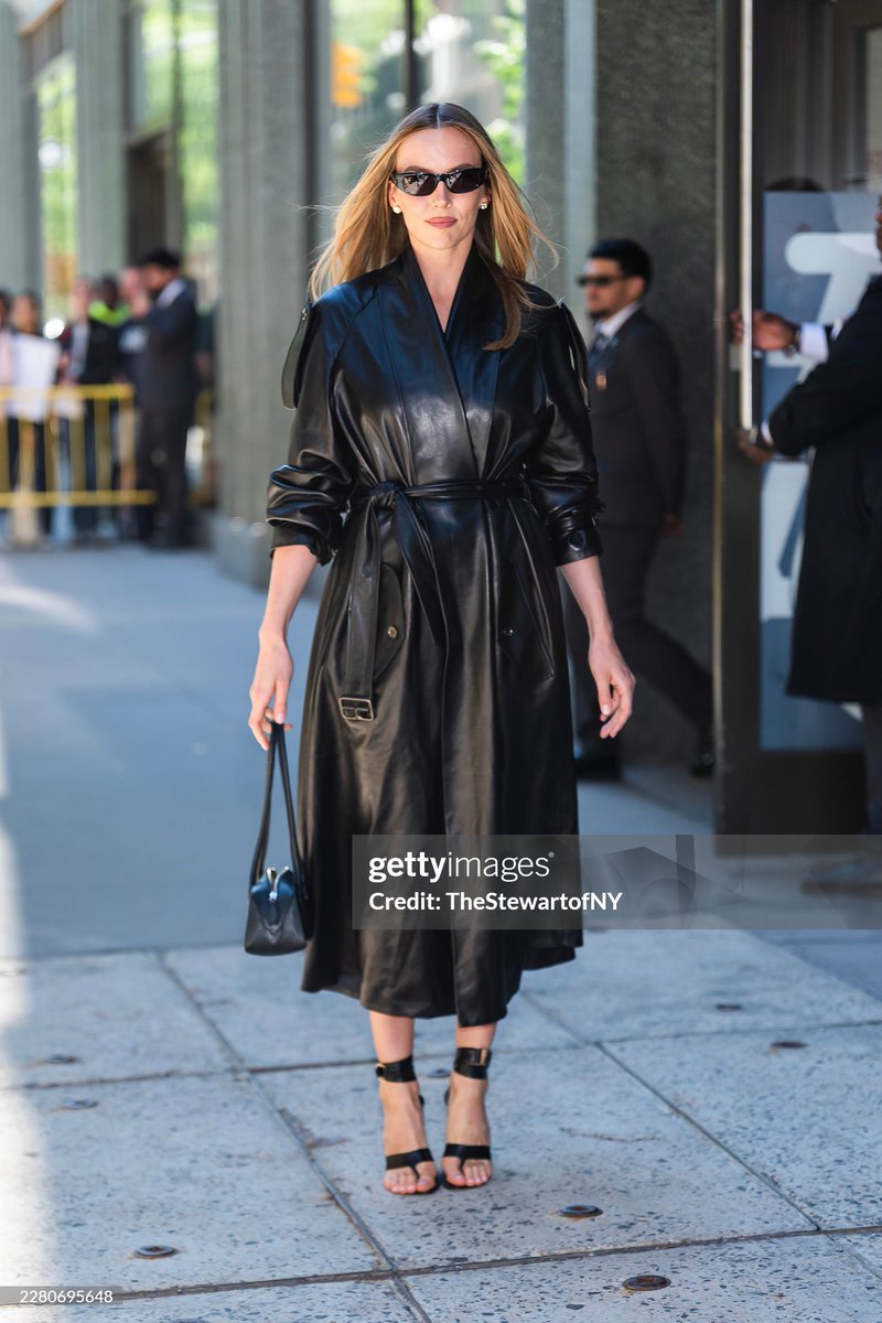 wadamelen's tweet photo. jodie comer, the woman you are. https://t.co/oDt1uJZ1y0