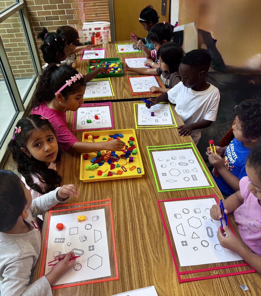 HollyGoTweets's tweet photo. Big thanks to city of Richardson Library for bringing interactive activities to #ACEIgnite #RISDSummer PreK students. This is summer learning that feels like engaging play for our youngest learners! @Anabel_Ruiz19 https://t.co/rdcGMCC0pX