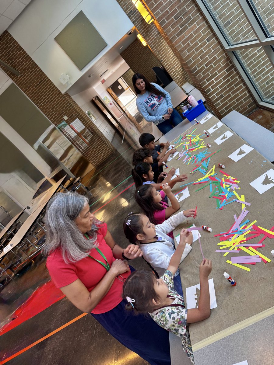 HollyGoTweets's tweet photo. Big thanks to city of Richardson Library for bringing interactive activities to #ACEIgnite #RISDSummer PreK students. This is summer learning that feels like engaging play for our youngest learners! @Anabel_Ruiz19 https://t.co/rdcGMCC0pX