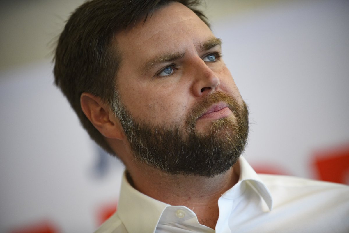 chico_ray's tweet photo. This guy really does suck. 
I had a brief moment of liking him after he came into office.
Turns out, he knows nothing of geopolitics. 
He gives off Tucker Carlson/groyper vibes—but he’s just way more intelligent than all of them. Which is worse. 
He speaks well, but the more he speaks, the more you dislike him.
