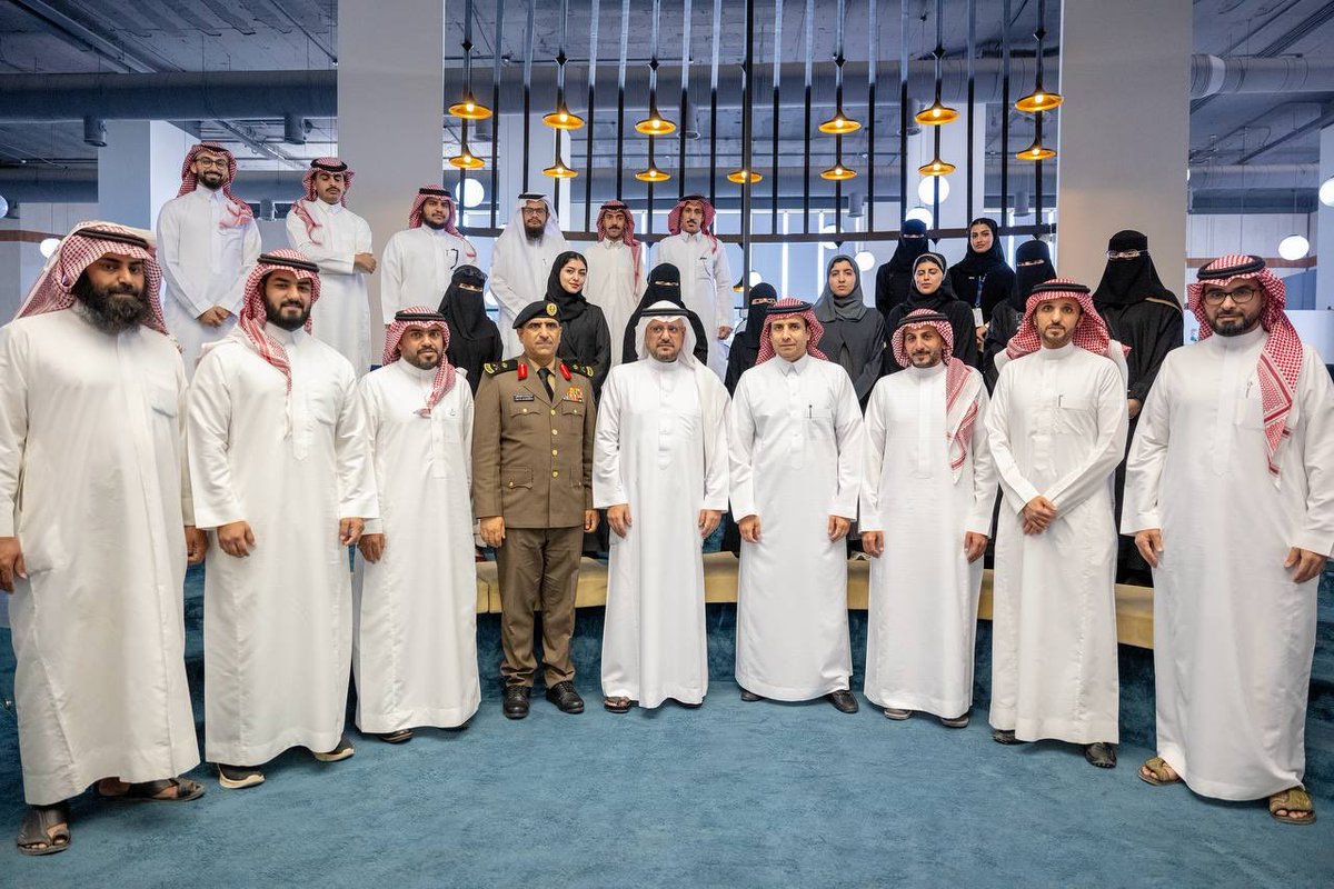 dahash333's tweet photo. أكد سموه أهمية دعم رواد الأعمال وتمكينهم من تطوير مشاريعهم وتحويل أفكارهم إلى مشروعات ناجحة ومستدامة..

سمو #نائب_أمير_منطقة_القصيم يزور جادة 30 ويلتقي رواد الأعمال بالمنطقة. https://t.co/YaAl9zMTOl