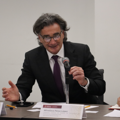 the_IRU's tweet photo. 🚛🚚Following our leadership dialogue with CEOs and senior trucking leaders in North America, we have been working to ensure that the Canada–Mexico–US trade agreement addresses border challenges. 
  
@canacarmexico @TRUCKINGdotORG @CanTruck 
  
➡️ https://t.co/z912E8ApVO https://t.co/GCa1JVA2R5