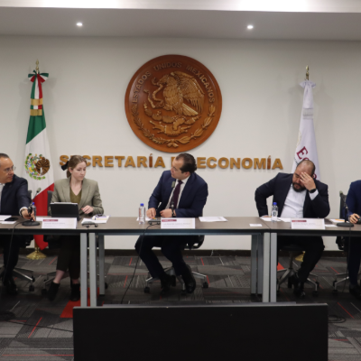 the_IRU's tweet photo. 🚛🚚Following our leadership dialogue with CEOs and senior trucking leaders in North America, we have been working to ensure that the Canada–Mexico–US trade agreement addresses border challenges. 
  
@canacarmexico @TRUCKINGdotORG @CanTruck 
  
➡️ https://t.co/z912E8ApVO https://t.co/GCa1JVA2R5