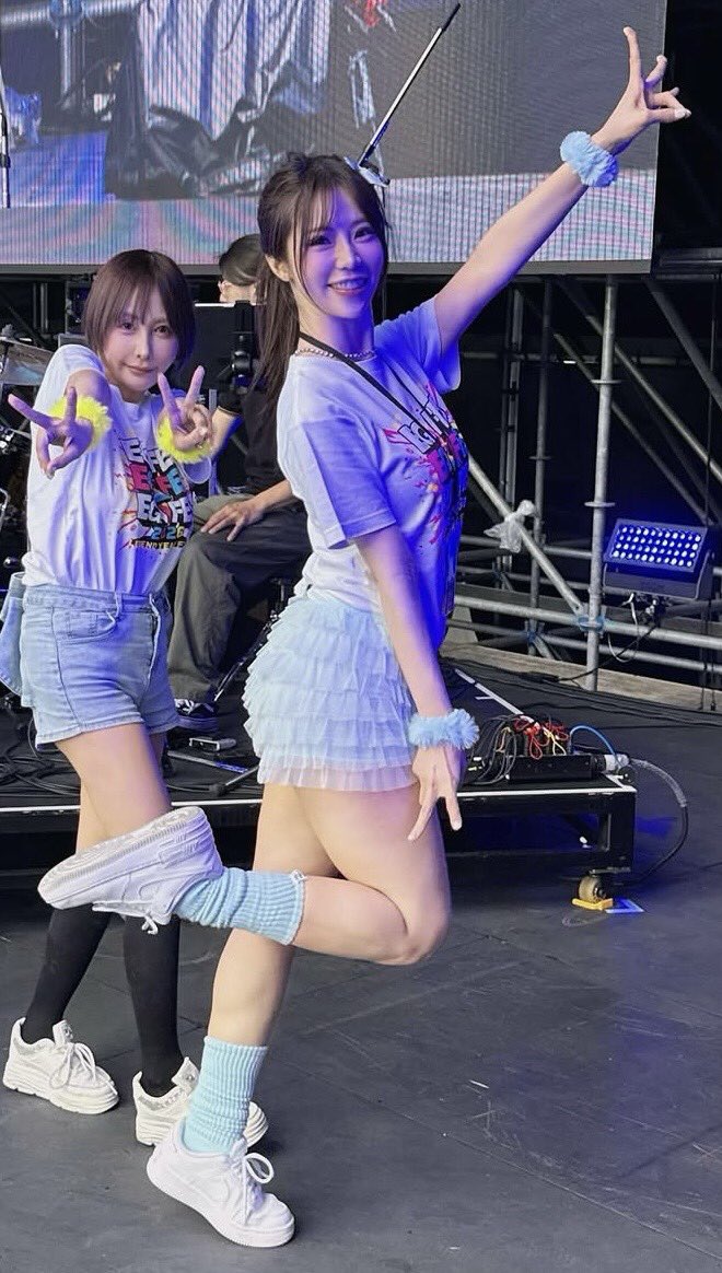 OVp4ez's tweet photo. 鈴木ふみ奈のムチムチ脚 https://t.co/7mbD9KByNY