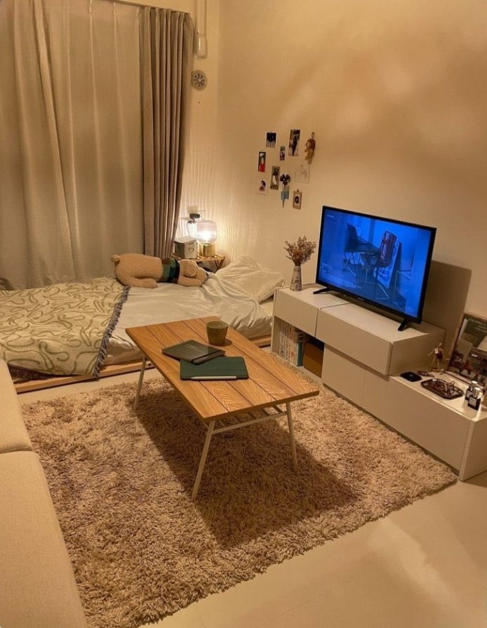 Essien142's tweet photo. Is it possible to Have this  Interior and don't have  money to get a bed frame ?@89billionaire @AgbaChadox @cal_mhe_iva @Bw_princes @ https://t.co/ffhnvAd0lp