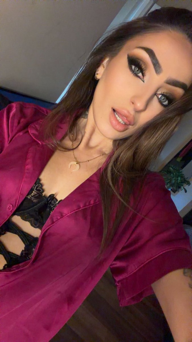 angelafromhellv's tweet photo. Co byś ze mnie zdjął? https://t.co/BXJvWmyd06