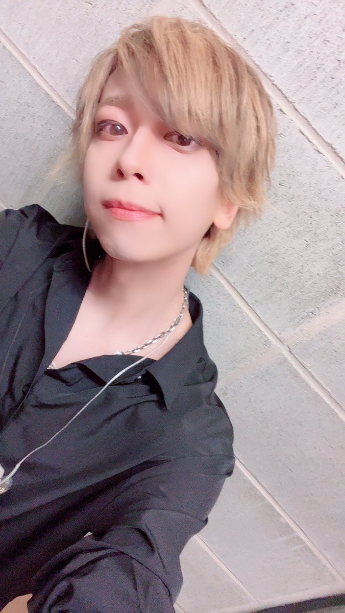 shinpei_drums's tweet photo. VALHALLAワンマンツアー福岡peaceお疲れ様でした！
大阪のライブで曲がかなり馴染んできたので今日はよりグルーヴ感の増した演奏が出来ました✌️見てくれた皆様ありがとうございましたー！
しばらくVALHALLAサポートないと思うのでまた次の機会楽しみにしてます🙏 https://t.co/Pkcvjt50xd
