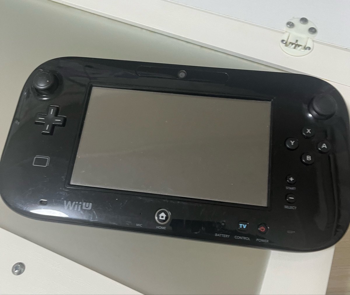 senano112's tweet photo. 我が家に突如降臨WiiU（知り合いが置いていった） https://t.co/Y64CdSSudJ