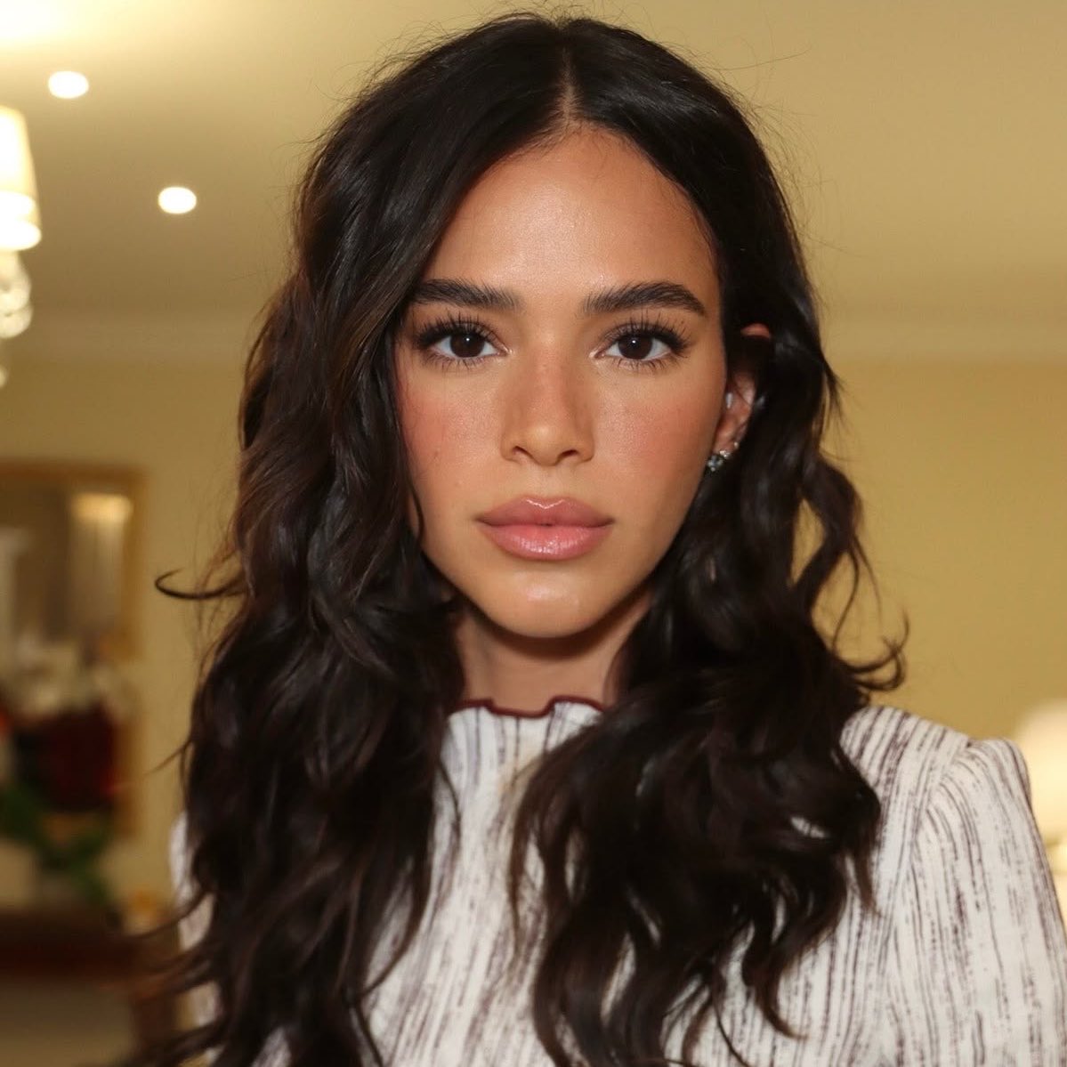BrunaAccess's tweet photo. “Ser brasileira não é um desafio para mim. É a minha força. É o que me diferencia, o que me dá algo a dizer.”

— Bruna Marquezine para a Forbes. https://t.co/hwHUACIqsG