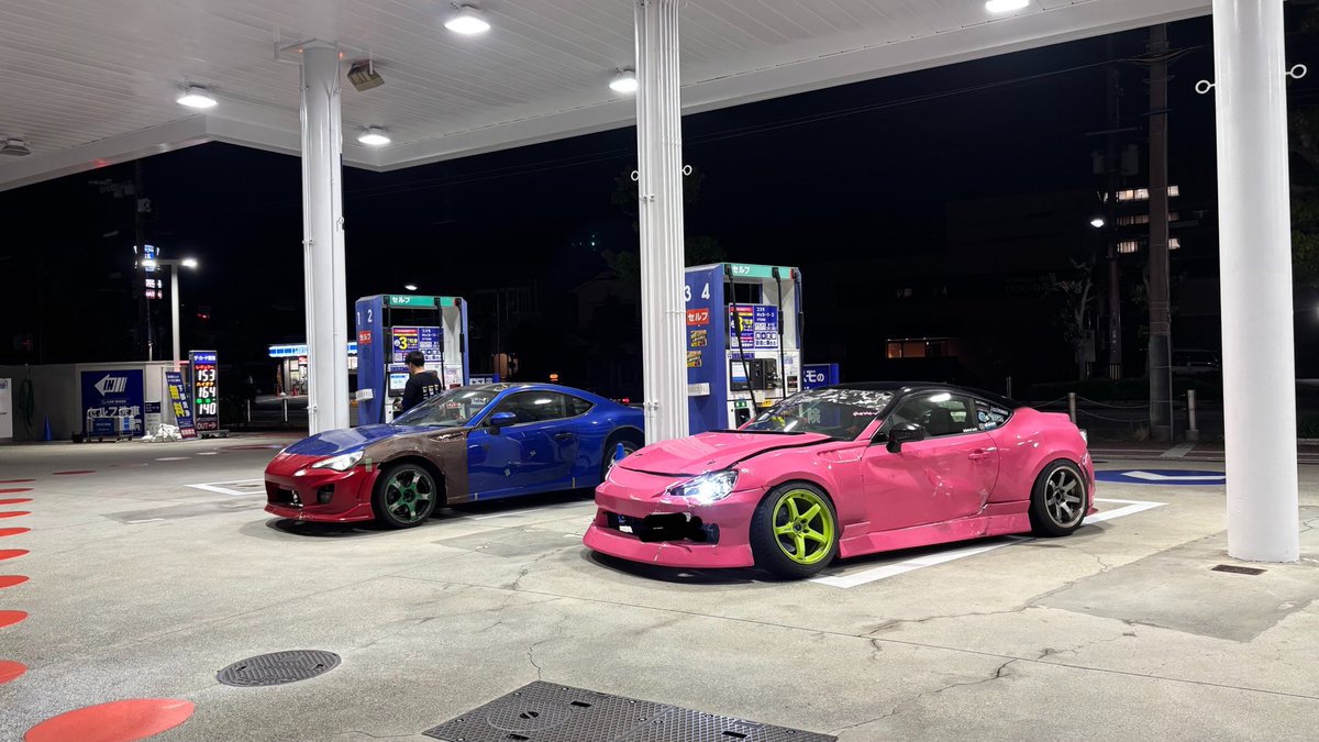 CLOSERBRZ's tweet photo. ガソスタは映える（？） https://t.co/NdiUVyTSnC