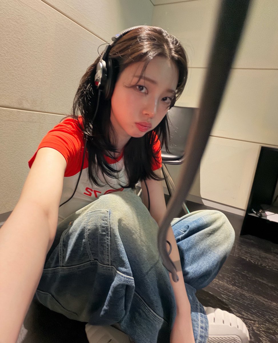 idoldrip_'s tweet photo. 하단 링크를 통해 구매 시 일정 수수료를 제공받습니다.
 𖥔 260609 에스파 카리나 옷장 손민수 𖥔*.･
 
𖥔*.･ 🔗https://t.co/5glY7eOZc9
🔎 나이키 (NIKE)
- ✧ 스포츠웨어 칠 니트 슬림 그래픽 티셔츠 W - 세일:피칸테 레드 / HV4993-133
🛒 가격: 49,000원

𖥔*.･ 🔗https://t.co/jH4OpF5noC
🔎 카치스 (COTCHS)
- ✧ COTCHS STAR DENIM - WASHED
🛒 가격: 135,000원

𖥔 전체 리스트는 상단 고정에서 확인
#카리나 #KARINA #에스파 #AESPA