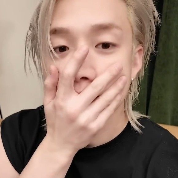moondaysh's tweet photo. my pfp                       my on repeat https://t.co/SjB9oKkhIY