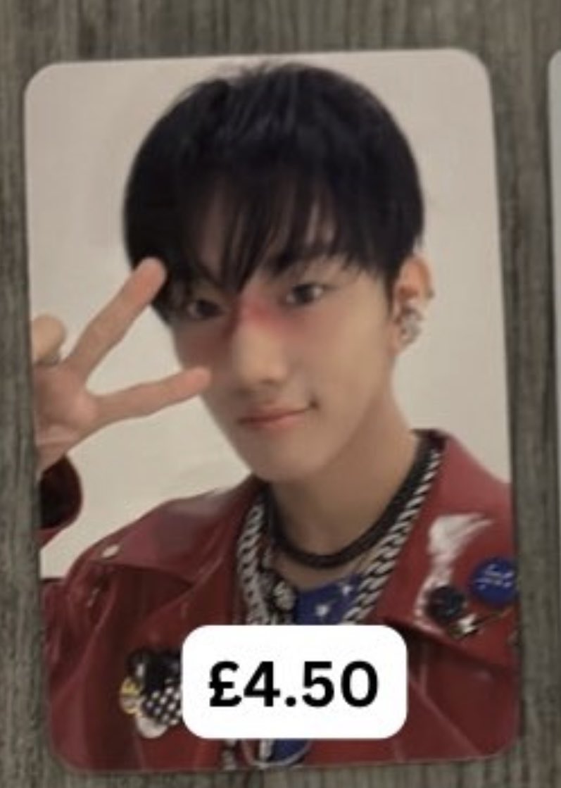 kttyeni's tweet photo. @strryyoonie LEAAAAAAAA do u still have these pcs? i would love to buy them💔 https://t.co/s9Jb8uR99w