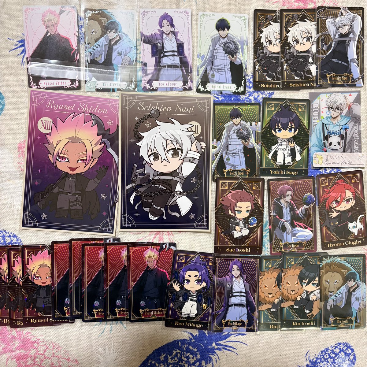manaq0w0p's tweet photo. 【交換】ブルーロック アトレ秋葉原 アニシュガ 運命の一枚 インターバル

譲▶︎画像1.2枚目
凪は推しですが必要数ある為出します

求▶︎画像3枚目 友人分同イベント💕優先
      BOOKOFF凪、千切、冴
      ミニアクスタも凪、冴か求のもの
      ナンジャステッカー4.5枚目↓ 

手渡し、郵送📮 https://t.co/HrwLtqiyMe