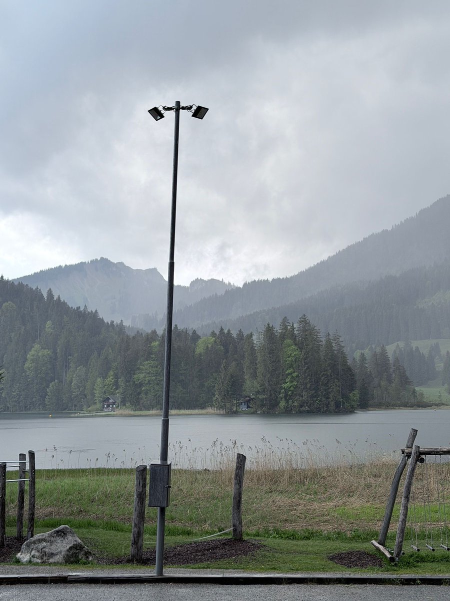 BLSVSportcamp's tweet photo. Es regnet am Spitzingsee. Die Berge verschwinden. Die Lampe brennt trotzdem. Der See braucht keine Sonne, um schön zu sein. Wir auch nicht. https://t.co/l5EY2cFS5h