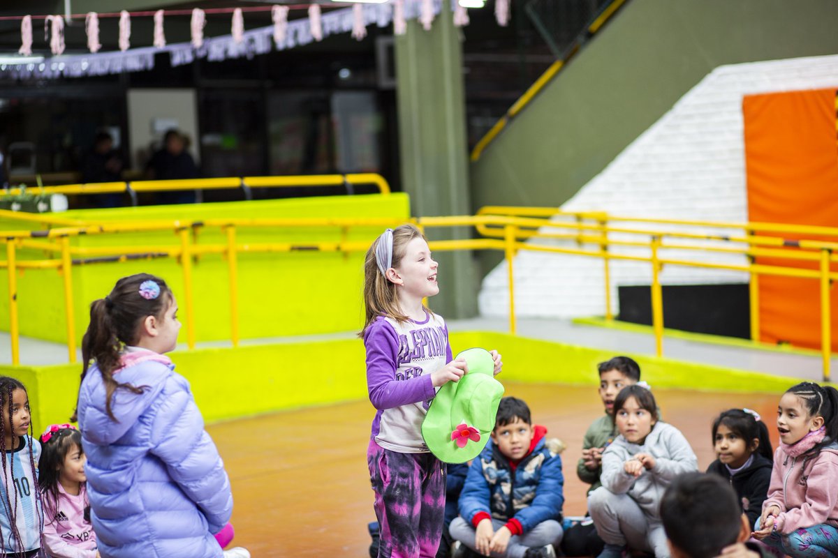 mechimiguel's tweet photo. Si querés que tu hijo aproveche las vacaciones de invierno para aprender, crear y descubrir nuevos intereses, ya está abierta la inscripción a Vacaciones en la Escuela.

Del 20 al 31 de julio, chicos y adolescentes podrán participar de talleres de arte, música, fotografía, escritura, carpintería, percusión y muchas propuestas más.

La inscripción está abierta hasta el 26 de junio.

👉 https://t.co/WmA3qifT1n