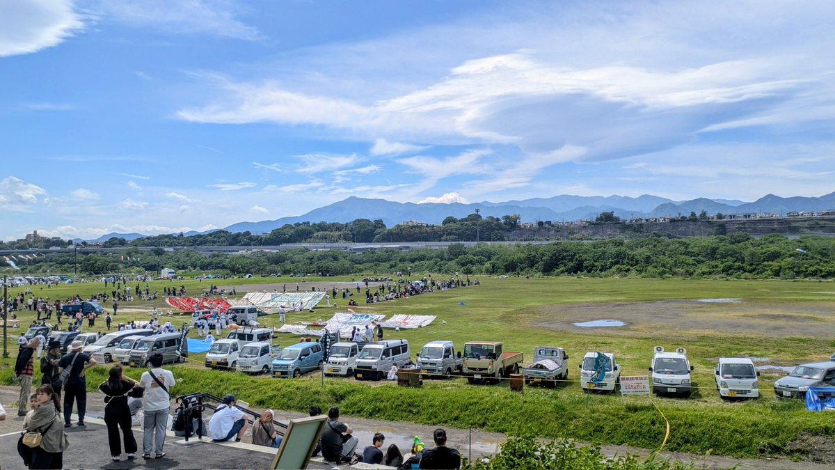 smith51350's tweet photo. <2026.5.4>
#神奈川県 #相模原市 #南区
相模の大凧まつりへ。快晴で時折強い風が吹く絶好の凧揚げ��和。14時23分に揚がった大凧が東に流れた際に綱が引き手から離れて男性2人が転倒してしまう場面を目撃しました。立入禁止エリアはやはり危険と隣り合わせですね。安全対策でヒヤリとする出来事でした。 https://t.co/KuW41MwJdi