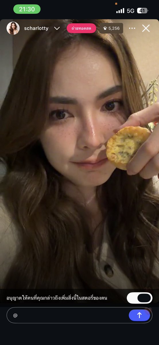 ChanitthaNiw's tweet photo. ความสวยของยัยลูกสาว กำลังจะได้ออกสู่ประเทศเกาหลีเเล้ว ฝากอุนแแม่เกาหลีเลี้ยงลูกสาวด้วยนะคะ 

ปล.เราเเคปรูปลูกสาวตอนไลฟ์ ได้รูปสวยเเล้วนะ ยินดีกับฉันหน่อย 

#CharlottexOandB 
#OandBxCharlotteInKorea
SHINING PRIDE CHARLOTTE09
#ชาล็อตออสติน #CharlotteAustin
@itscharlotty https://t.co/taxtC7oQcn