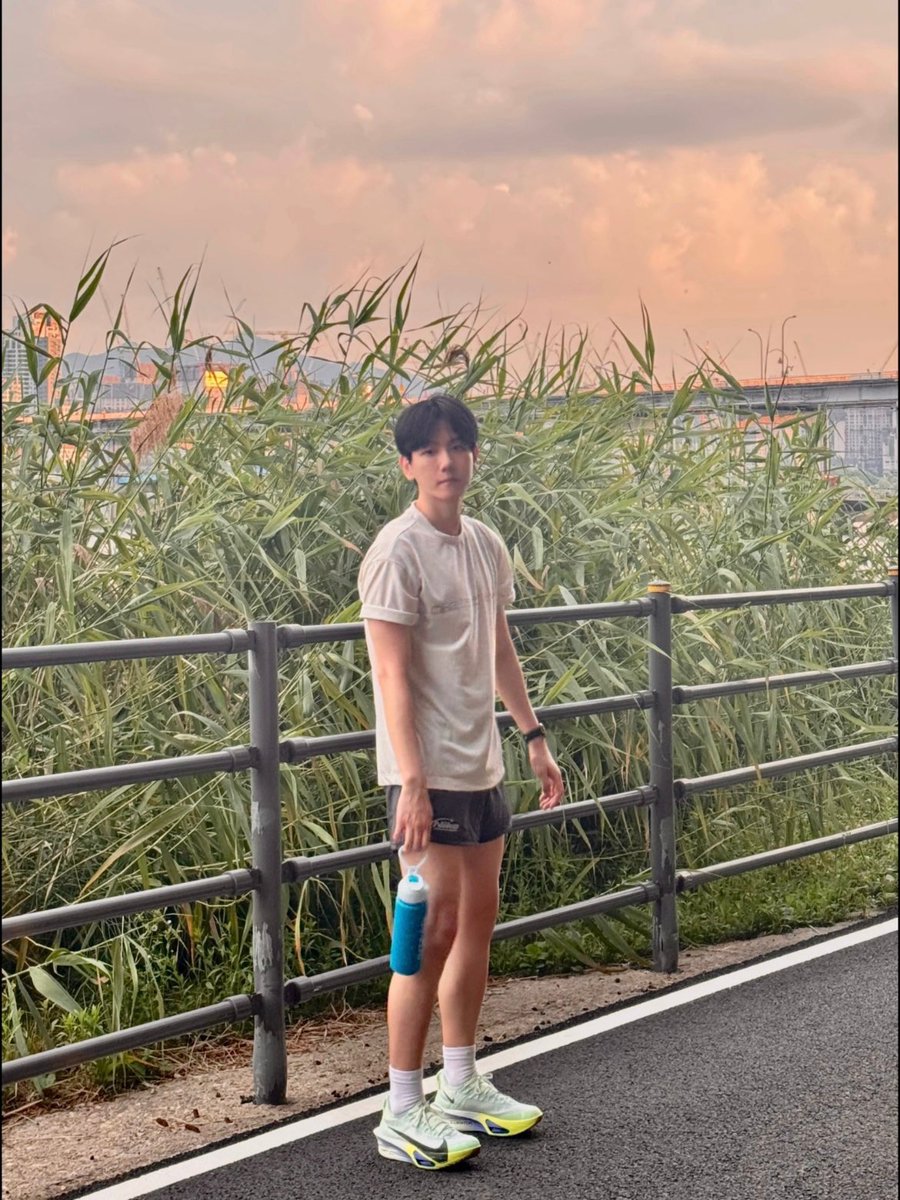 tenderlightB's tweet photo. this is such boyfriend code 🫠 https://t.co/PeBTUnnSKv
