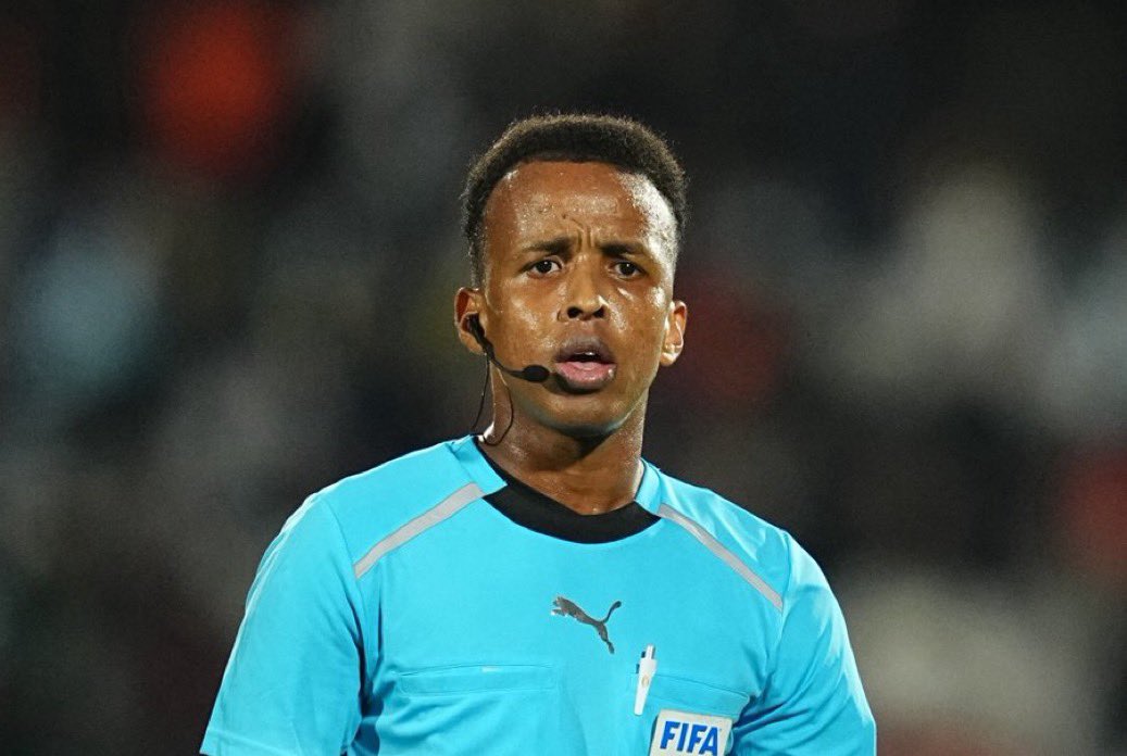 TouchlineX's tweet photo. 🚨 𝗕𝗥𝗘𝗔𝗞𝗜𝗡𝗚: Somali referee Omar Artan was questioned for 11 hours (!) before being denied entry.

“I am just a referee trying to live my biggest dream: going to the World Cup, I am really, really disappointed. I had the correct documents and the correct visa. I think they have a problem with my country.”

— @nytimes