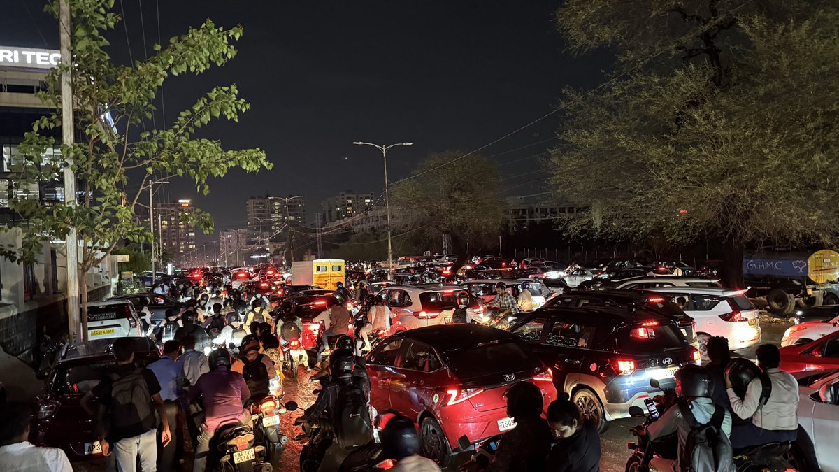 devilASH1's tweet photo. Utter chaos near Durgam Cheruvu lake road! Opposite durgam cheruvu lake entrance. 10 lines of vehicles trying to merge onto 2 lanes!  @MC_Cyberabad @CYBTRAFFIC https://t.co/0zeaESMBBR