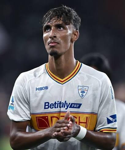 BrancoInsider's tweet photo. 🚨🔴⚪ Tiago Gabriel 🇵🇹 é uma forte possibilidade para reforçar o Benfica.

O defesa-central do Lecce foi seguido de perto nas últimas semanas pela estrutura encarnada.

O negócio deverá rondar os 20M€, com o AC Milan também atento ao jogador.

#Benfica https://t.co/eb52C5RmlE