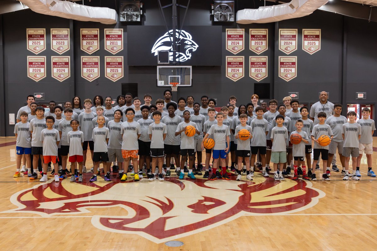 hebron_hoops's tweet photo. 📸 from the 2026 Derrick Mason Elite Camp 🏀
#nothinggiveneverythingearned https://t.co/GoeK4osrec