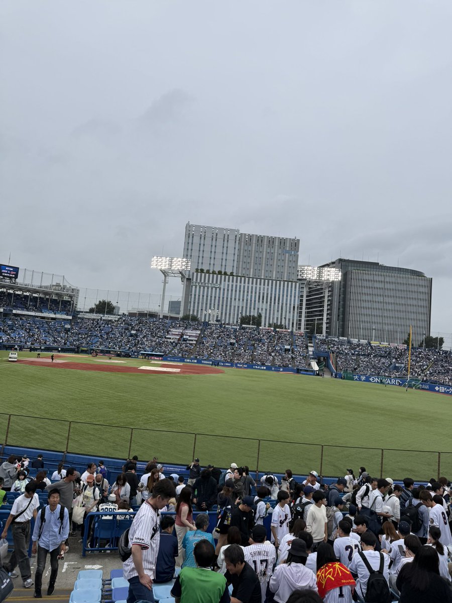 ryuto310108's tweet photo. セパ交流戦！
久しぶりの野球観戦最高だった！
#ヤクルトスワローズ
#千葉ロッテマリーンズ https://t.co/TGrPeUdSQi