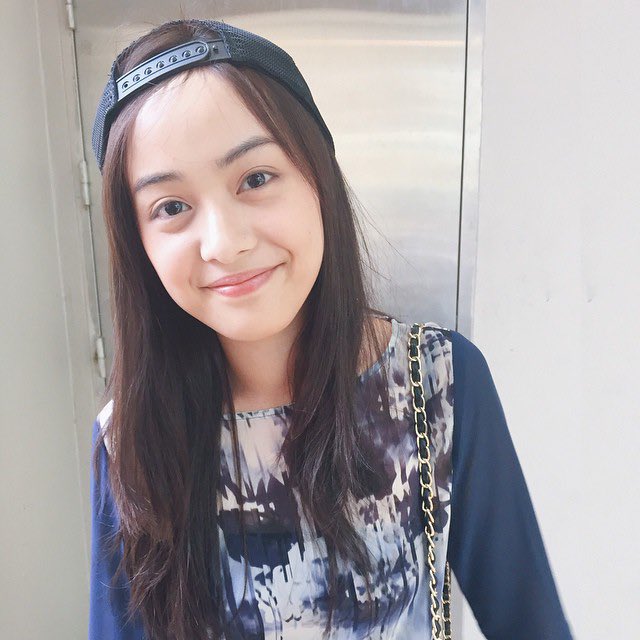 mmseo197's tweet photo. ถ้าโมเดลลิ่งเจอแล้วไม่เรียกอะแปลก หน้าสวย คิ้วเริ่ด ตาโต ยิ้มหวาน ผิวน้ำผึ้ง คือสวยน่ารักแต่เด็กๆ เลย ยิ่งโตก็ยิ่งสวยขึ้นไปอีก 

OOMBAM X KHOTKOOL 
#หมีLIVEปะxอุ้มแบม https://t.co/1ni8aF51lv