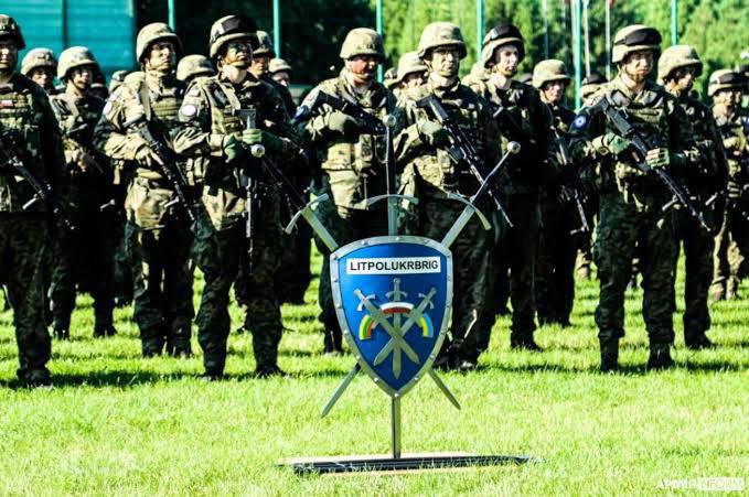 GloOouD's tweet photo. ❗️The 9th group of volunteers of the Ukrainian Legion in Poland will sign contracts on June 26.

The group includes dozens of Ukrainian citizens who currently reside in Poland, the Netherlands, Germany, and Italy.

The volunteers are all men aged 20 to 44 years. https://t.co/XK90GTcMCz