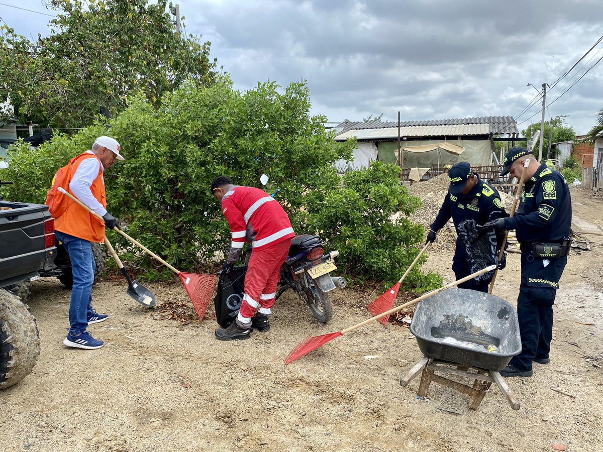 FunSerenadelMar's tweet photo. Realizamos con éxito la Jornada Al Natural de Limpieza, Recolección de Residuos Sólidos y Reciclatón Comunitario en Villa Gloria en el marco del #DíaMundialdelReciclaje, una iniciativa que nos permite fortalecer la conservación del medio ambiente y el trabajo en equipo. https://t.co/TIcG074cIC