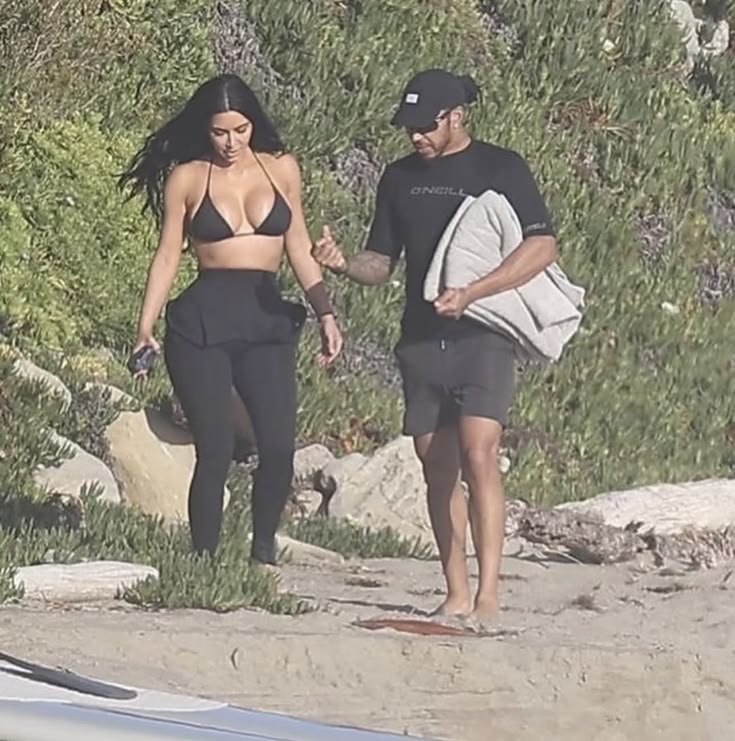 Chillchaoss's tweet photo. Kim Kardashian and Lewis Hamilton 🔥 https://t.co/fHLuKLIxXu