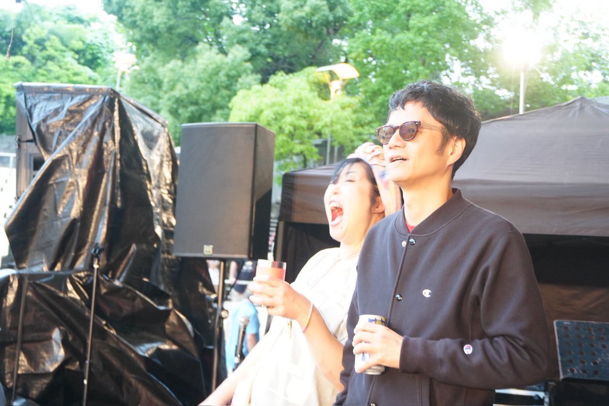 rainbowhill2012's tweet photo. #服部緑地RAINBOWHILL
シークレットMC は
#桜川春子
観念しました。やはりこのネタで。
誇張えぐい。

腰いわす程笑うとるワタシと
#奇妙礼太郎
情報収集えぐいな、と
呟きました。
共同主宰、松沢も似とると。 https://t.co/W7qCv49KQ0