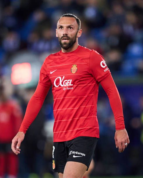 bbosports's tweet photo. "Vedat Muriqi transferi?"

Aziz Yıldırım ve yönetimi, 14 milyon euro seviyelerine inen bonservis için pazarlıklara devam ediyormuş. 

12 milyon euro seviyelerine çekmeye çalışıyorlarmış.

(Sercan Hamzaoğlu) https://t.co/sHcytOv9am