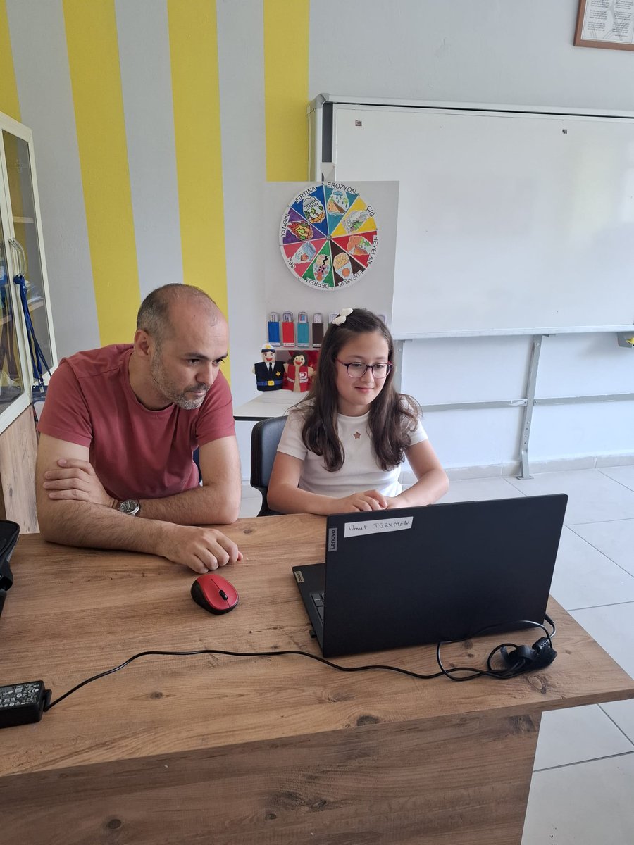 Boyabatbilsem's tweet photo. 🌍 Uluslararası bir başarı daha...

Öğrencimiz Öykü İpek Ertürk,  "Kahraman Kuklalarla Afet Bilinci Çarkı: Oyunlaştırılmış Afet Eğitimi Modeli" başlıklı bildirisini ISASC 2026 Uluslararası Bilim ve Sanat Öğrenci Kongresi'nde başarıyla sundu. https://t.co/ICwz3dcNC3