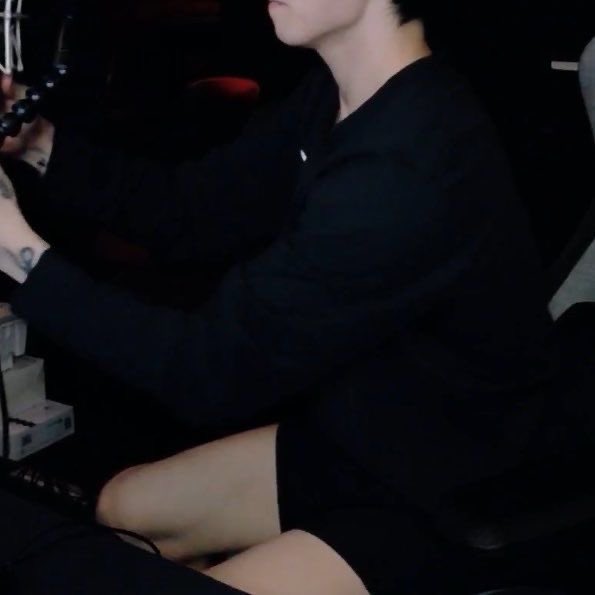 tkookeis's tweet photo. #taekookau during one of his livestreams, streamer Jungkook accidentally let a glimpse of his toned, pale thighs show. 

Taehyung is a middle-aged man who tunes in to the boy's stream every day, and after catching sight of a patch of his legs, he decides to send Jungkook a little treat to try on.
