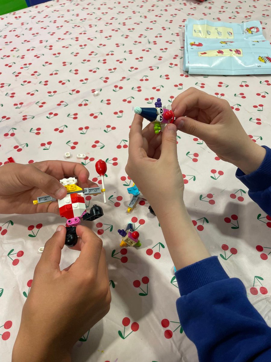 RACH_Playservic's tweet photo. A construction challenge this afternoon caused some patient rivalry,  as they tried to complete their lego @fairybricks  models in the quickest time. This type of activity is not only fun but can help develop fine motor skills and build confidence. https://t.co/muBFllOB0F